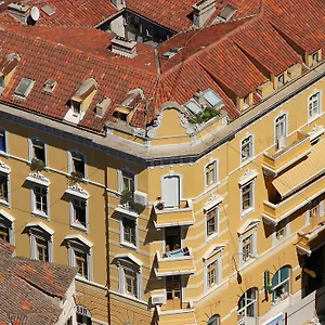 Attic , Split Croácia